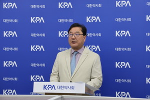 이광민 부회장은 약사회 대선 정책기획단 활동 결과를 발표했다.