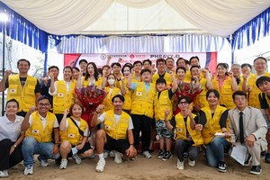 ▲ 의료봉사가 한창인 6일 오후, 신격호 롯데 캄보디아 의료봉사 기념식이 진행됐다.