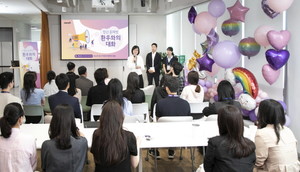 사노피는 5일 ‘청년 폼페병 환우와의 대화’ 사내행사를 열어 임직원들과 폼페병 환우들이 진솔한 삶의 이야기를 나누며 공감과 응원의 마음을 전하는 시간을 가졌다고 밝혔다.