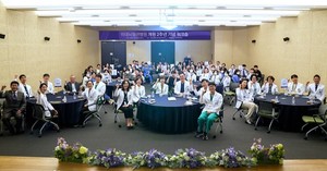 ▲ 이대뇌혈관병원 개원 2주년 기념 워크숍 단체사진.