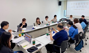 한국에자이는 11일 부천대학교 간호대학에서 열린 ‘부천치매돌봄리빙랩 비전워크숍’에 참여, 치매 환자와 가족이 안심하고 살아갈 수 있는 지역 기반 돌봄 모델 구축 방향을 논의했다고 밝혔다. 