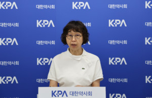 ▲ 노수진 이사는 전문약사관리원 설립 관련 내용을 설명했다.