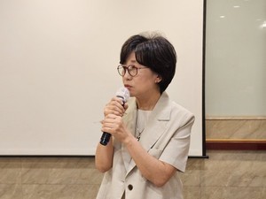 ▲ 강동구약사회 신민경 회장은 분회장협의회장을 이사로 임명해야 한다는 내용의 건의문을 작성한 이유를 설명했다.