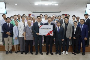 ▲ 동아에스티는 지난 17일 캄보디아 수도 프놈펜에서 헤브론의료원(HebronMedicalCenter)과 원격 환자 모니터링 플랫폼 ‘하이카디’ 지원을 위한 업무 협약을 체결했다.