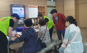 ▲ 건협 부산서부검진센터가 건강캠페인을 실시했다.