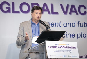 모더나코리아는 지난 19일 열린 ‘글로벌 백신 포럼(Global Vaccine Forum)’에서 모더나의 감염병 치료 분야 총괄 로버트 패리스(Robert Paris) 부사장이 mRNA 기술을 기반으로 한 감염병 및 잠복 바이러스 대응 전략을 발표했다고 밝혔다. 