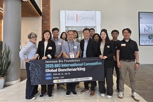 ▲ 화순전남대병원 김형석 의생명연구원장 등이 18일 미국 보스턴 켄달스퀘어에 위치한 세계적인 바이오 창업 지원기관인 랩센트럴을 방문했다.