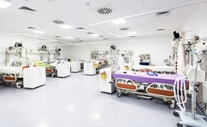 응급실 과밀화를 해결하기 위해 한국형 급성기 클리닉(Urgent Care Center) 도입과 야간 진료기관에 대한 파격적인 지원이 필요하다는 의견이 제기됐다.