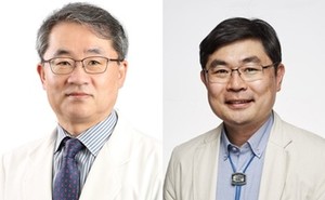 ▲ 이수봉 회장(왼쪽)과 최범순 이사장.
