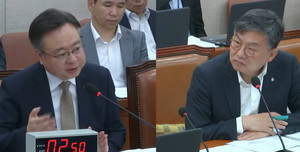 ▲ 조규홍 장관(왼쪽)이 더불어민주당 김윤 의원의 질의에 답하고 있다.