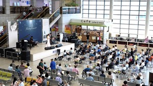 ▲ 단국대병원은 26일, 환우와 내원객을 위한 소프라노 신델라의 힐링 콘서트를 성황리에 개최했다.