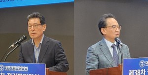 김교웅 의장(왼쪽)과 최정섭 회장.
