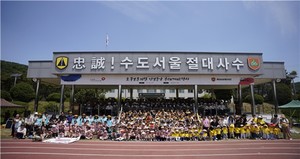 건보공단은 12일 육군 수도방위사령부와 56사단 영내에서 6ㆍ25, 베트남전 참전용사 및 지역 아동들을 초청해 호국보훈의 달 행사를 개최했다.