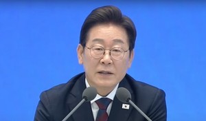 ▲ 이재명 대통령은 의정 갈등 해결을 위해서는 충분한 소통과 토론이 필요하다고 말했다.