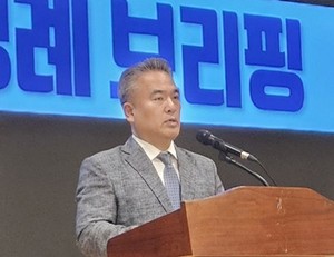 ▲ 김성근 대변인.