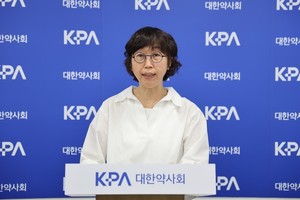 ▲ 노수진 이사는 건기식 안전위생교육 관련 안내사항을 전달했다.
