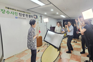 ▲ 부천성모병원이 소사성당을 찾아 건강 기원과 추억 선물 행사를 진행했다.