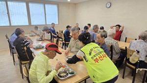 ▲ 건협 부산서부검진센터가 무료 배식 봉사활동을 진행했다.