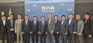 ▲ 대한의사협회는 14일 대한수련병원협의회(회장 김원섭)와 간담회를 갖고 전공의 복귀를 위한 방안을 논의했다.