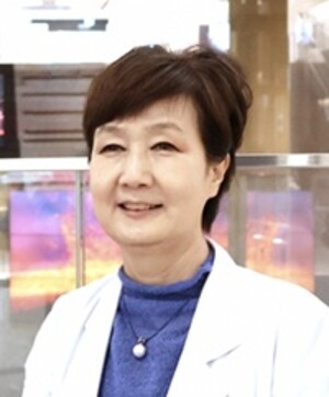 유경하 의무부총장 겸 의료원장.