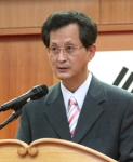 신임 이재용 이사장이 취임사를 밝히고 있다.