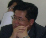 이기우 의원이 유시민 장관의 답변을 경청하고 있다.