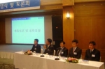 간의날 기념식 및 토론회에 이어 자유토론 및 질의응답이 진행되고 있다. 