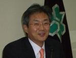 "지금 까지 회무는 길을 닦은 과정이었고 앞으로는 길을 다듬겠다" 는 원희목 회장은 재선에 강한 자신감을 드러냈다.