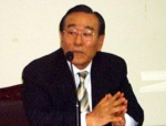 한석원 선관위원장은 13일 "사전선거 운동이 소송까지 가면 모양새가 안좋으니 내부화합을 유도하겠다"는 발언을 해 논란을 일으키고 있다.