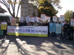 한미 FTA 의약품 분야의 협상을 중단할 것을 요구하고 있다.