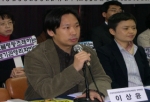 의사 자격으로 참가한 이상윤 씨는 개정이 철회되지 않을 경우 장관 퇴진운동을 벌이겠다고 경고했다.