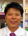 부천시약사회 신임 서영석 회장은 약사도 사회 구성원의 일환으로 자신 뿐만 아니라 이웃을 위해 활발한 봉사활동을 펼쳐야 한다고 강조했다.
