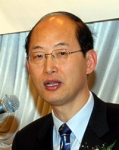 문창진 식약청장은 28일 의약품허가 심사에 수익자 부담제를 도입하겠다고 밝혔다.