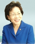 장복심의원은 의약품의 재분류를 통해 일반약의 비중을 높여야 한다고 말했다.