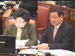 장복심 의원(사진 좌)이 집중 질의하고 있다.