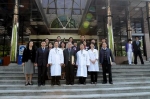 상해교통대학의학원 부속 제9인민 의원 치과병원 소속의 교원 13명이 27일 경희대학교 치과병원을 방문했다. 
