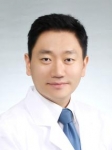 경희의료원 한방신경정신과 조성훈 박사팀(사진)은 비만에 대한 100여 편의 논문을 검토하고 이 중 침의 효과를 비교한 임상실험 논문 31편을 집중 분석하여 침이 비만에 효과가 있다는 결론을 내렸다. 

