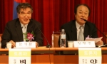 간호인력난은 간호사들의 집단이기주의 탓이라는 변재문(좌)고문과 간호조무사도 간호인력에 포함시켜 적정수준의 간호관리료 가산제를 인정하거나 아예 가산제를 없애야 한다고 주장한 양명생 교수. 

