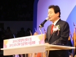 한나라당 안상수 대표가 4년제 일원화 추진을 약속하고 있다. 

