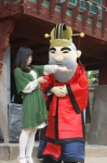 미인앞에 공손해진 허준.