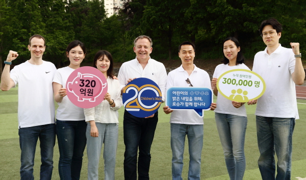 ▲ 한국로슈와 한국로슈진단은 지난 2일 대치유수지 체육공원에서 소외 아동 지원 기부 캠페인인 ‘어린이를 위한 걷기대회(Children’s Walk)’ 행사를 성공적으로 진행했다고 5일 밝혔다.
