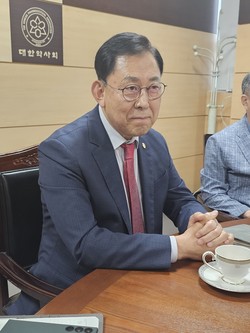 ▲ 대한약사회 최광훈 회장은 모든 회원의 공적처방전달시스템 가입이 목표라고 밝혔다.
