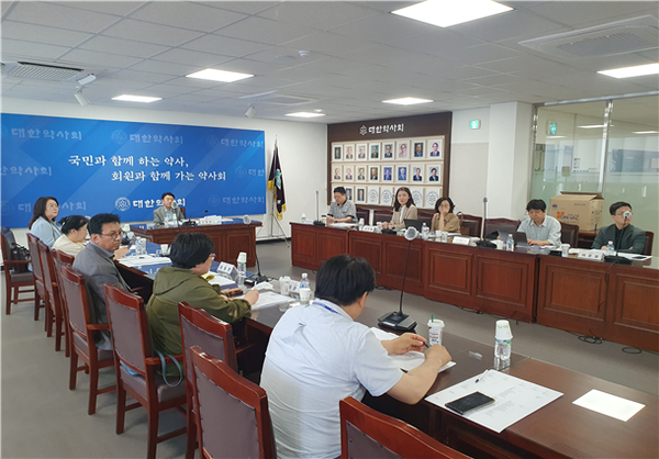 ▲ 대한약사회는 건기식 소분 실증특례 추진 사업단 회의를 진행했다.