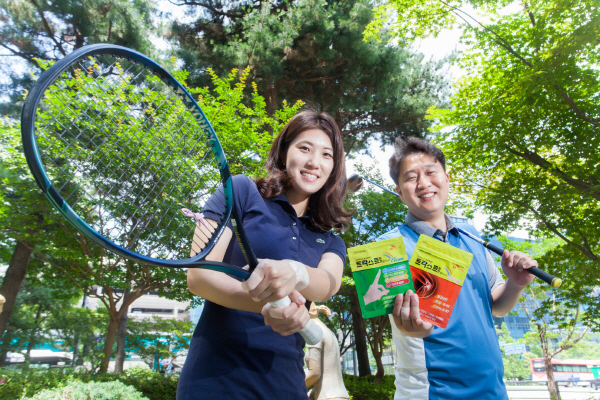 ▲ SK케미칼은 야외활동과 운동을 즐기는 소비자를 겨냥해 ‘트라스트 핑거 플라스타 그린(GREEN)’, ‘트라스트 펠빈 플라스타 오렌지(ORANGE)’ ‘2종을 출시했다고 14일 밝혔다.