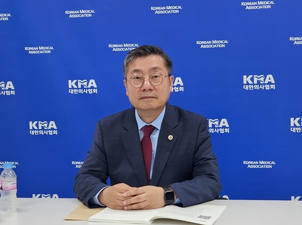▲비대위 해단식에 앞서 기자와 만난 박명하 위원장은 그동안 비대위를 이끄는 과정에서의 어려움, 집행부와의 관계 등에 대한 소회를 밝혔다.