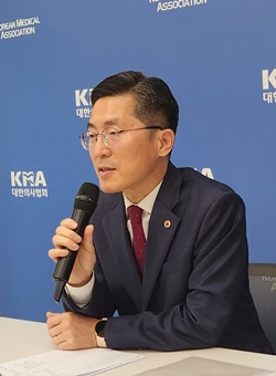 ▲ 이필수 회장.