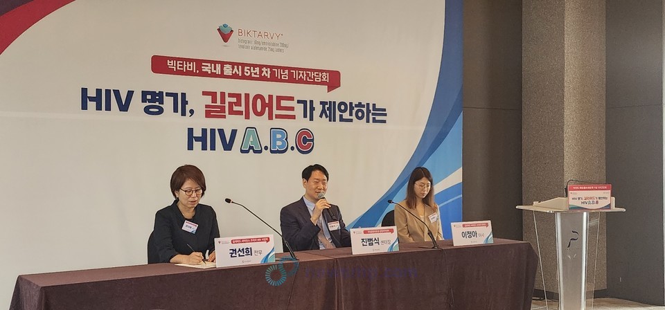 ▲ 길리어드 사이언스 코리아는 12일, 빅타비의 국내 출시 5주년을 기념해 서울 플라자호텔에서 국립중앙의료원 진범식 감염의학센터장을 초청, 기자간담회를 개최했다.