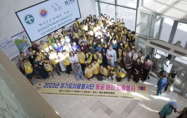 ▲ 경기도약사회가 경기의료봉사단 소속으로 지난 7월 23일부터 5일간 몽골 의료취약계층을 위한 봉사활동을 진행했다.