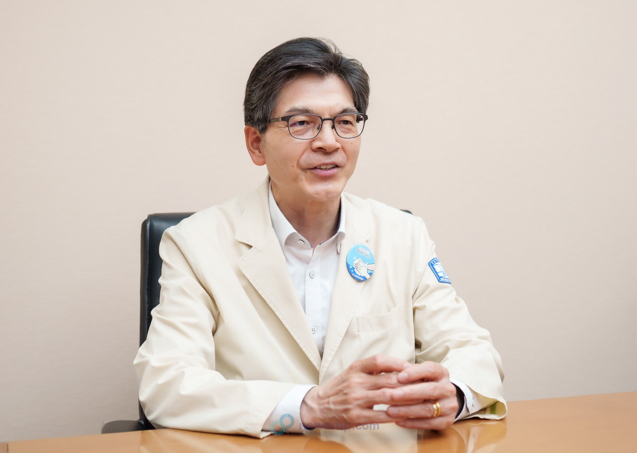 ▲ 의약뉴스는 가톨릭대학교 서울성모병원 혈액내과 민창기 교수를 만나 변화된 다발골수종 치료 환경에서 2차 치료의 중요성과, 2차 치료에서 다발골수종 환자들의 생존율을 크게 개선한 다잘렉스(성분명 다라투무맙, 얀센)의 가치를 조명했다.