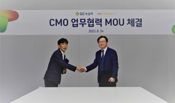 ▲ GC녹십자는 유바이오로직스 경구용 콜레라 백신 ‘유비콜’의 공동생산 관련 업무협약을 체결했다.